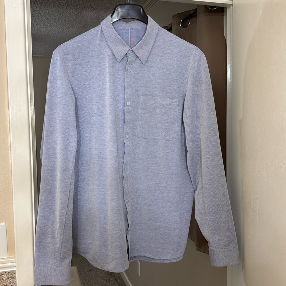 Lululemon Commission Long-Sleeve Shirt
Pocket